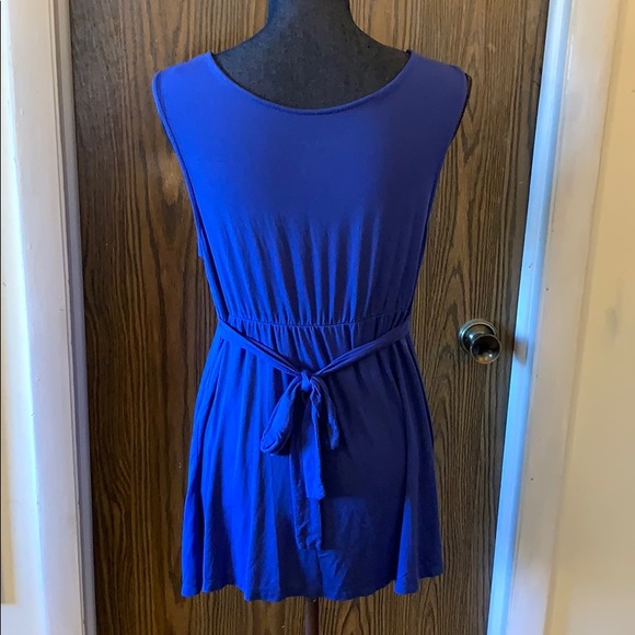 Maternity sleeve-less top in violet - Picture 5 of 6